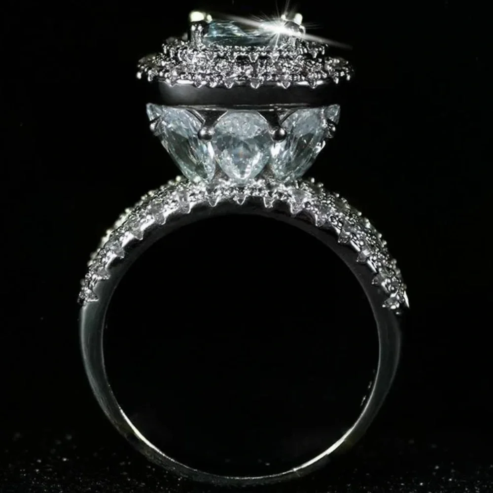 Sterling silver luxury engagement ring - Picture 2 of 6
